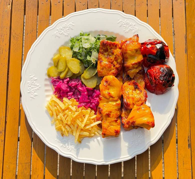 خوراک جوجه کباب دو سیخ